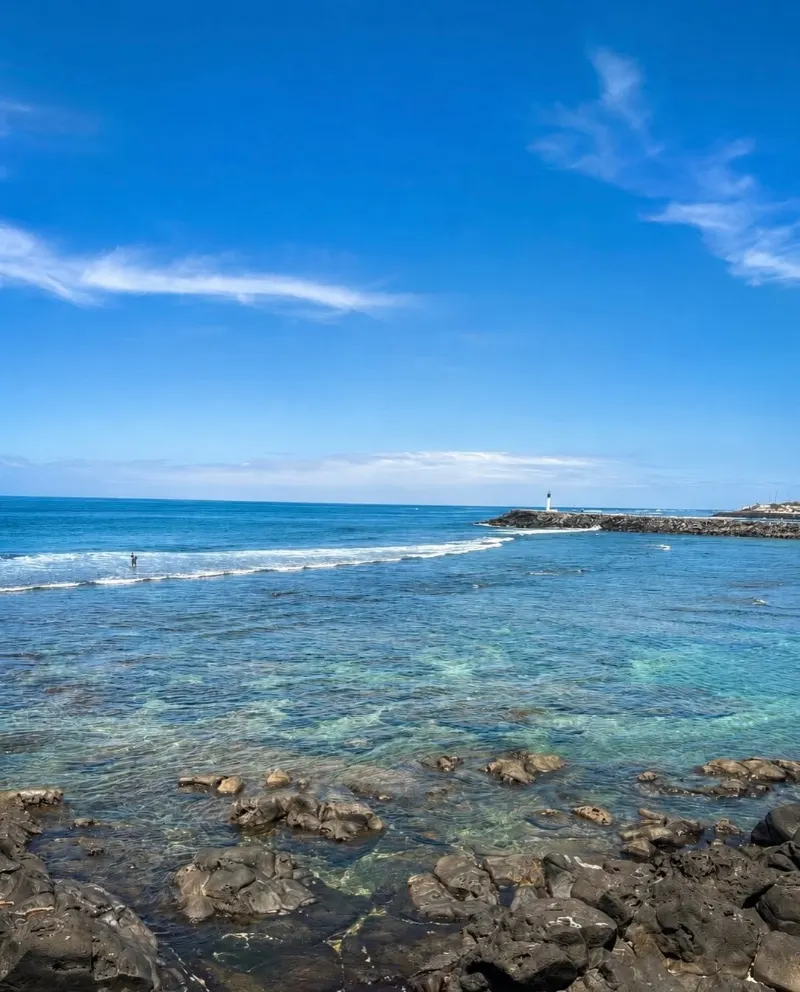 Le lagon et la jetée de Terre Sainte vus de la terrasse